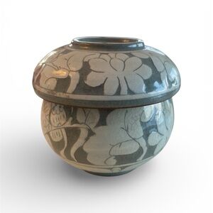 Beautiful Japanese tea canister